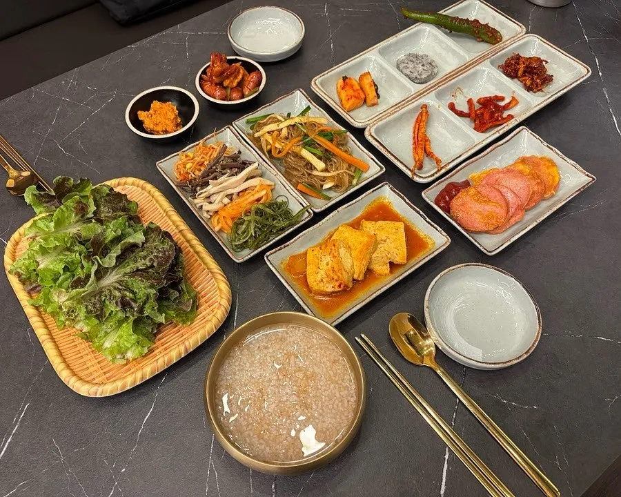 Side dishes served with a grilled-fish set meal
