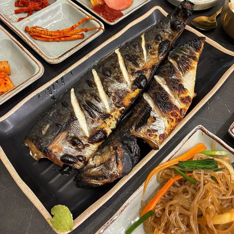 Siraegi soybean-paste soup and grilled fish