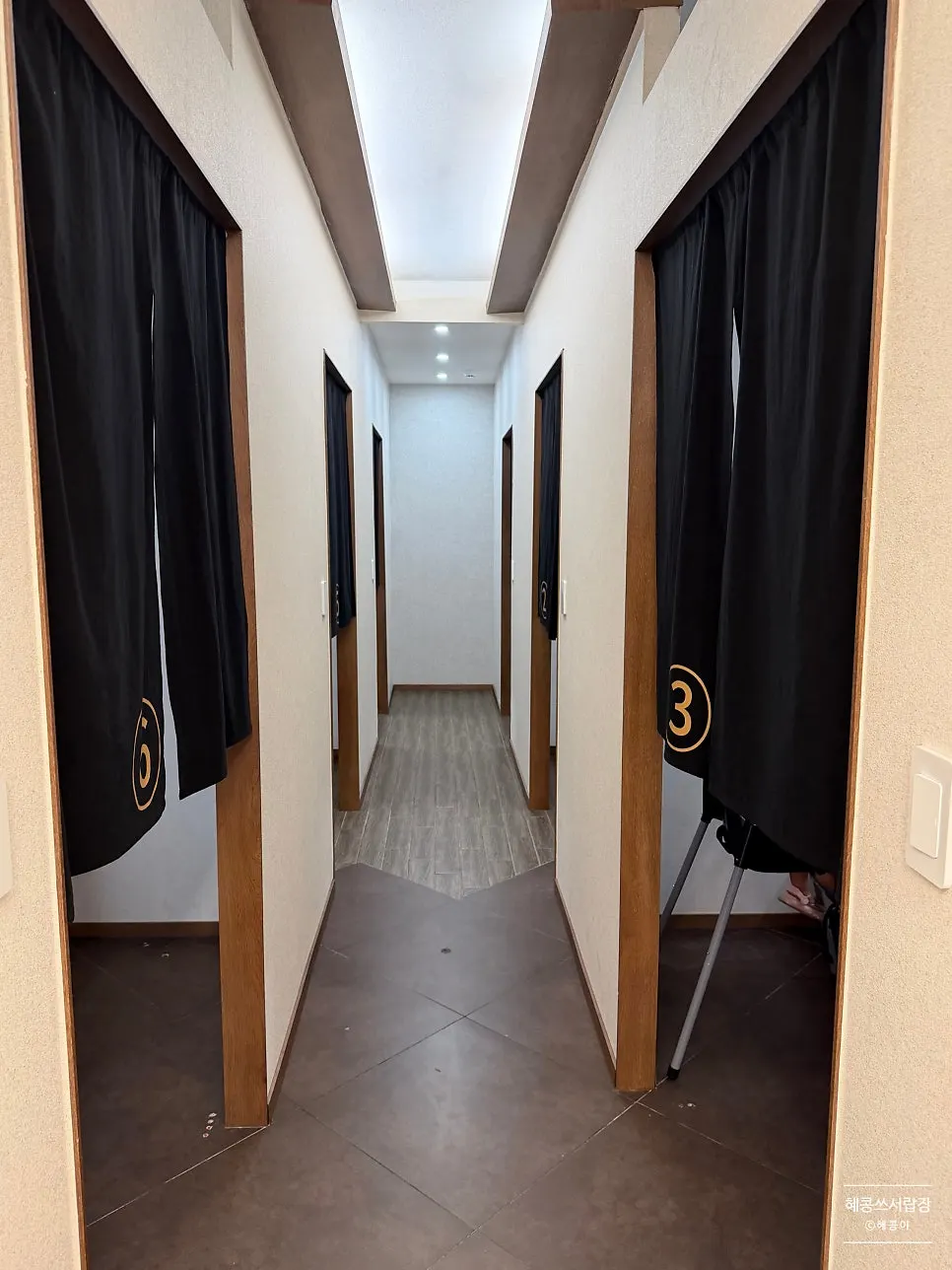Private room entrances lined up along the right side of the restaurant