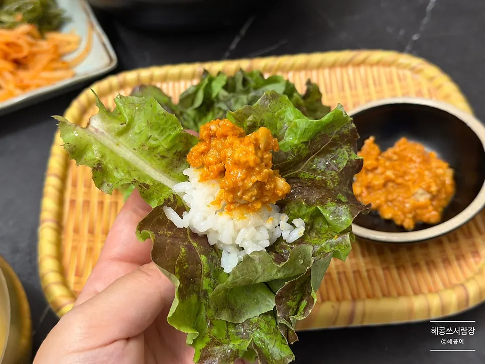 A spoonful combining mackerel flesh and rice
