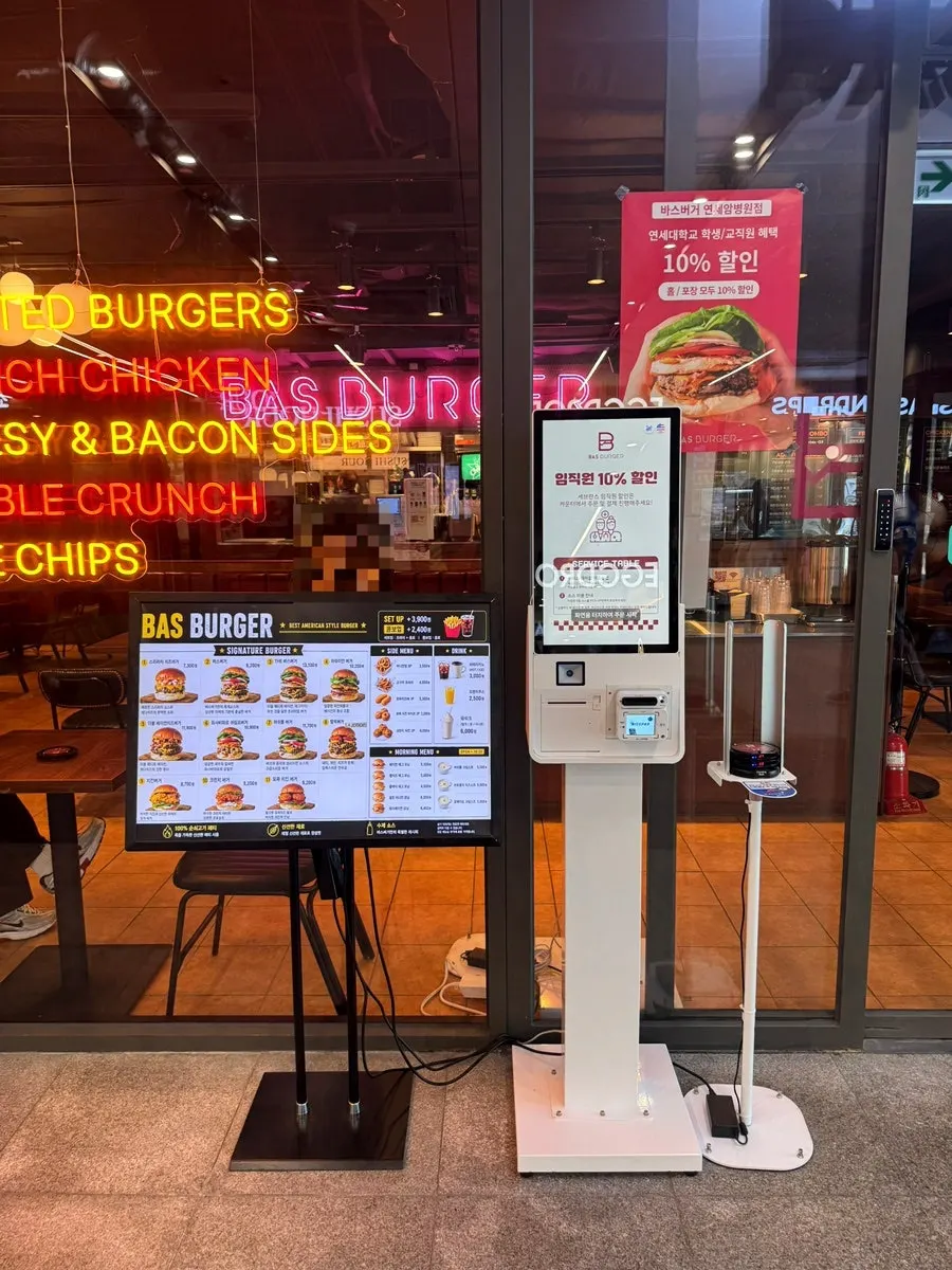 Entrance to Bas Burger inside the Deli Aqua food hall