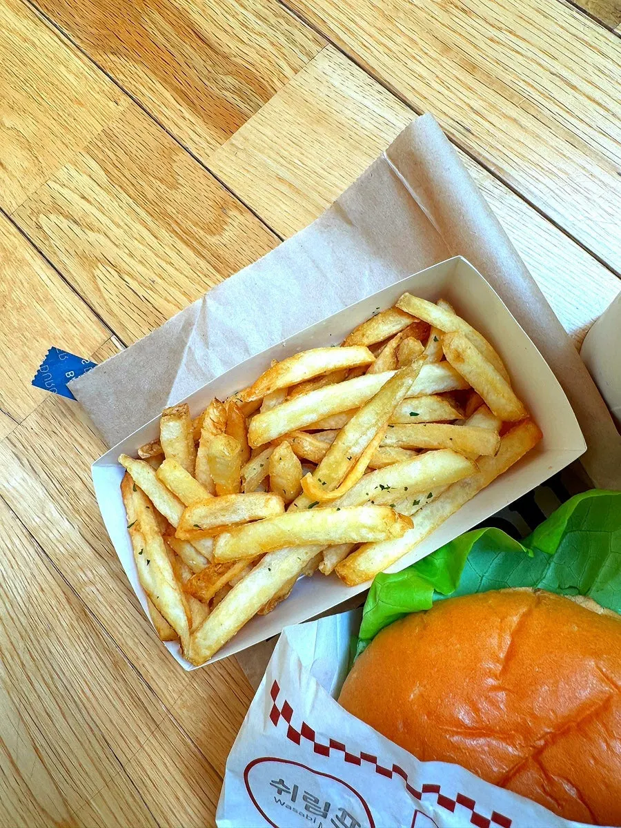 Takeout burger set eaten while waiting for an appointment