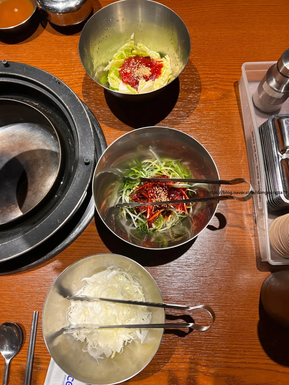 Side dish containers and tongs at the self-serve bar