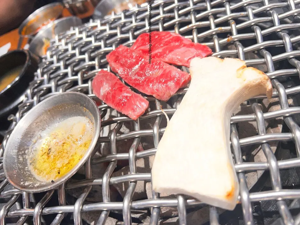 Garlic and butter grilling together on the meat plate