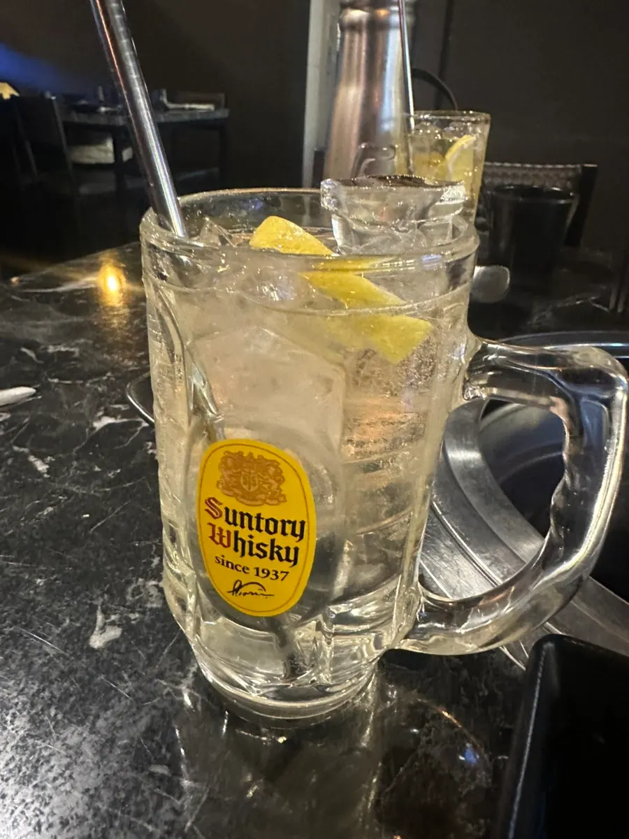 A glass of the ordered highball