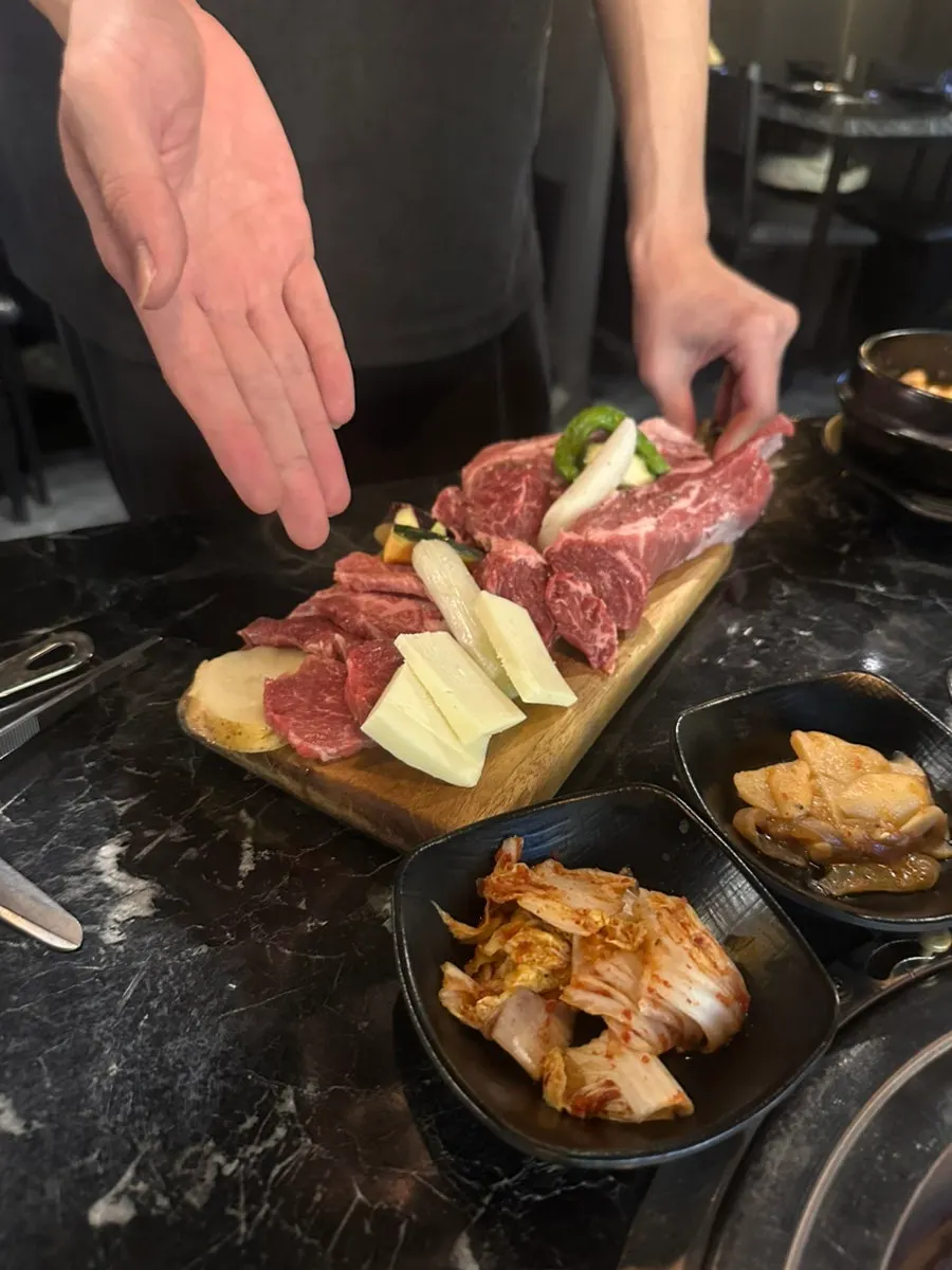 Full platter of raw meat from the 2-person Yuklab set