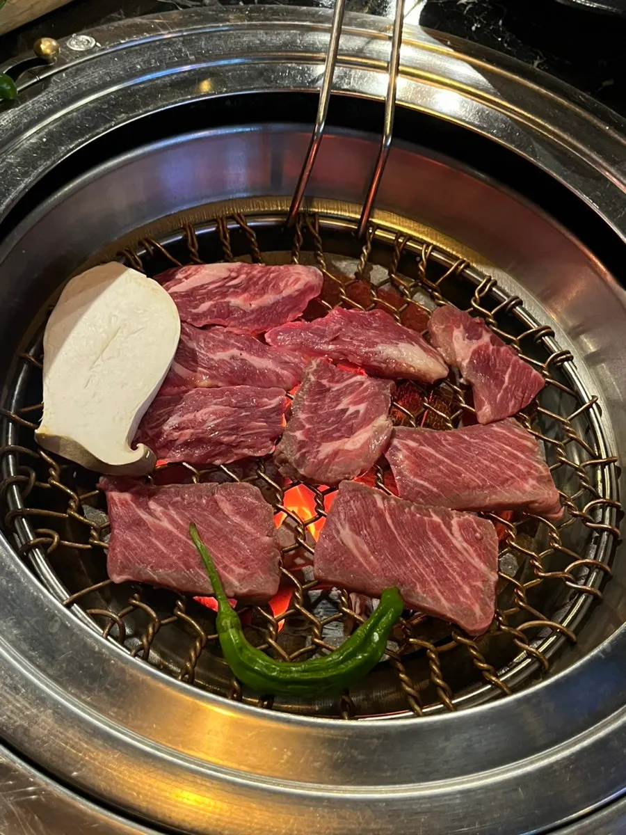 Jingalbisal and vegetables grilling on the pan