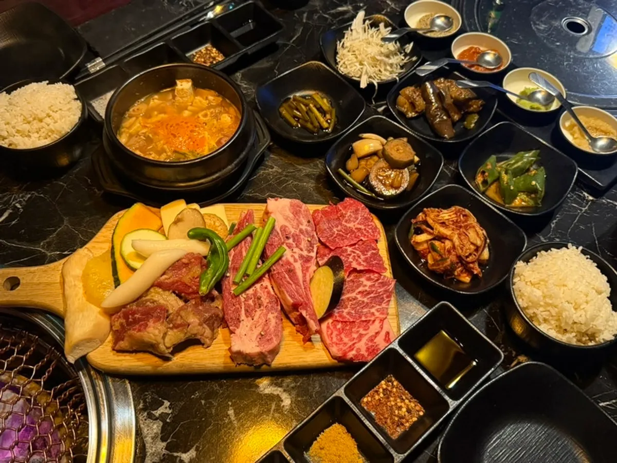 육랩 종로점 갈비세트 고기 구이 대표 사진