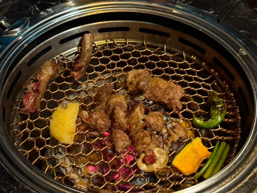 세트에 포함된 된장찌개와 공깃밥
