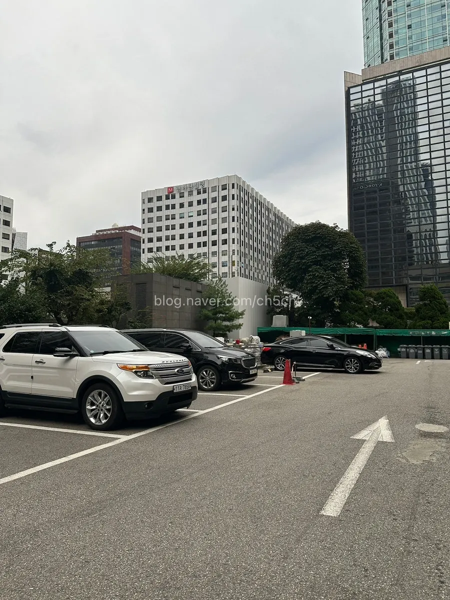 여의도종합상가 1층 주차장 모습