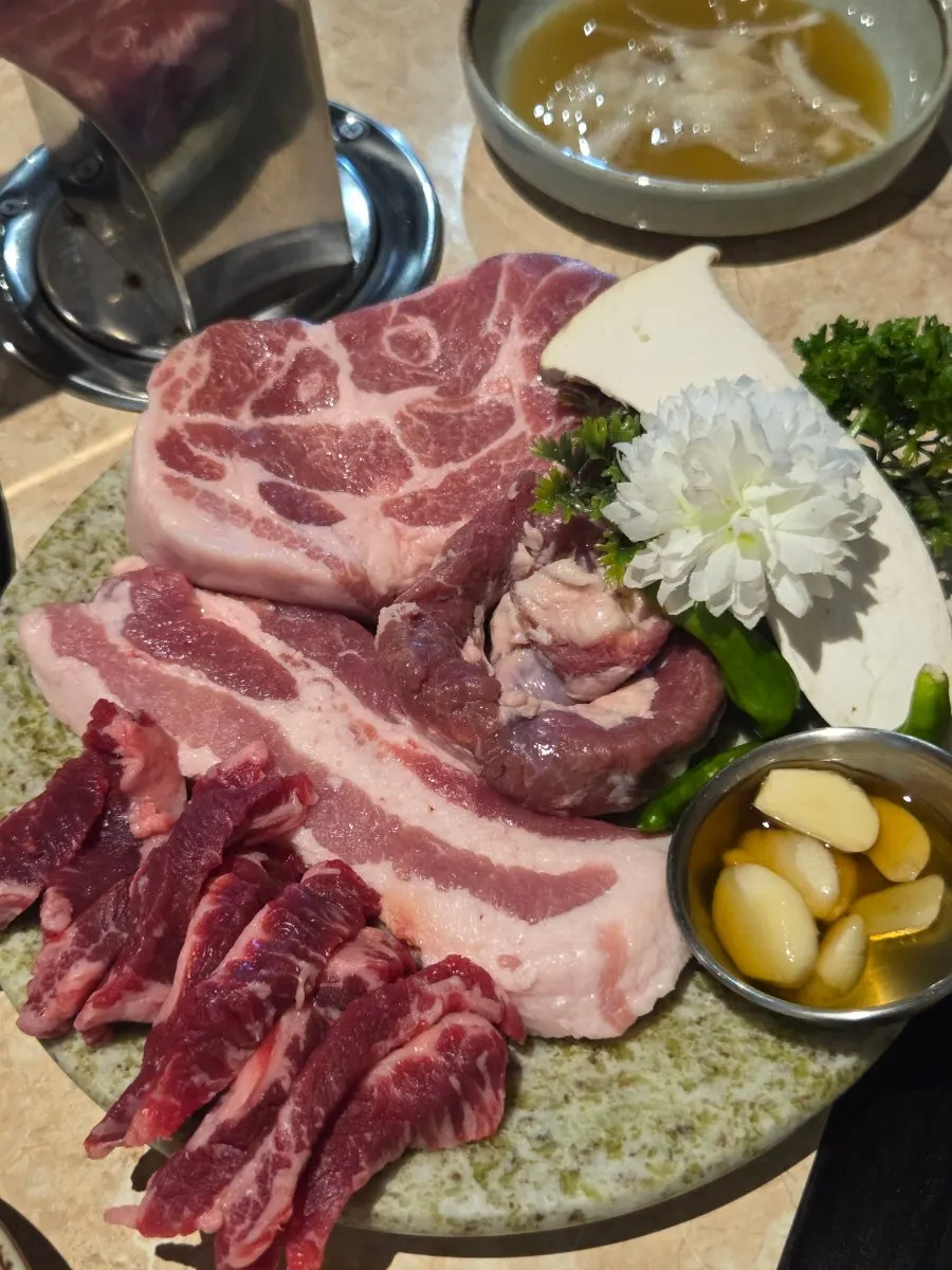 커튼으로 가릴 수 있는 2층 프라이빗룸