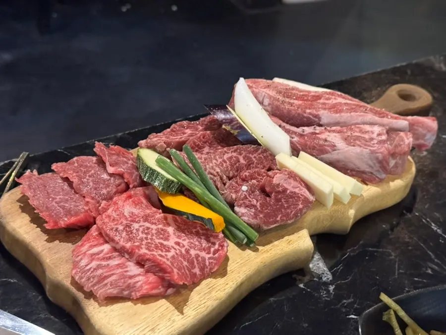 Jin galbisal, tosisal, and lamb chops arranged together