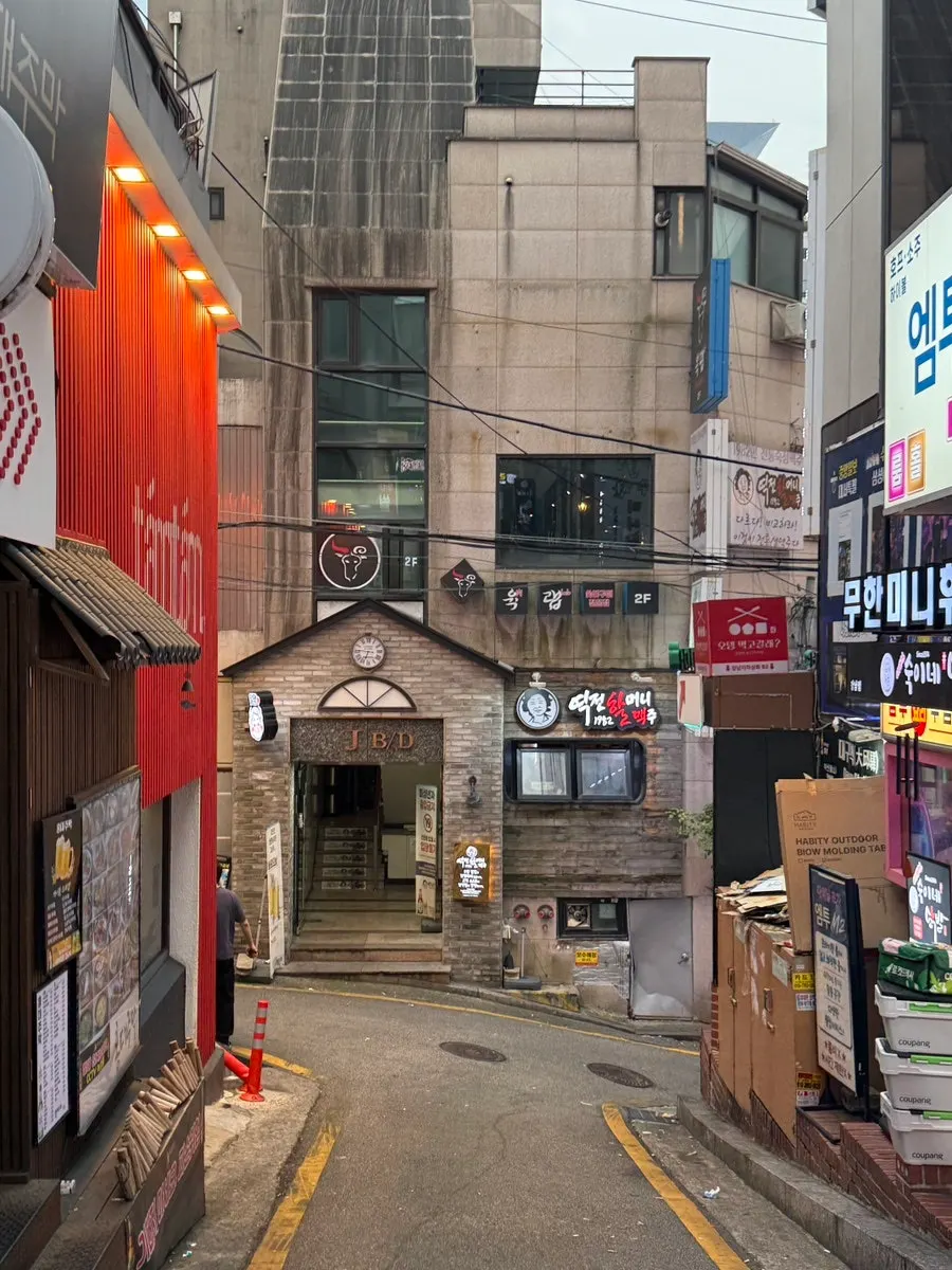 Exterior of Yuklab Gangnam near Gangnam Station Exit 11