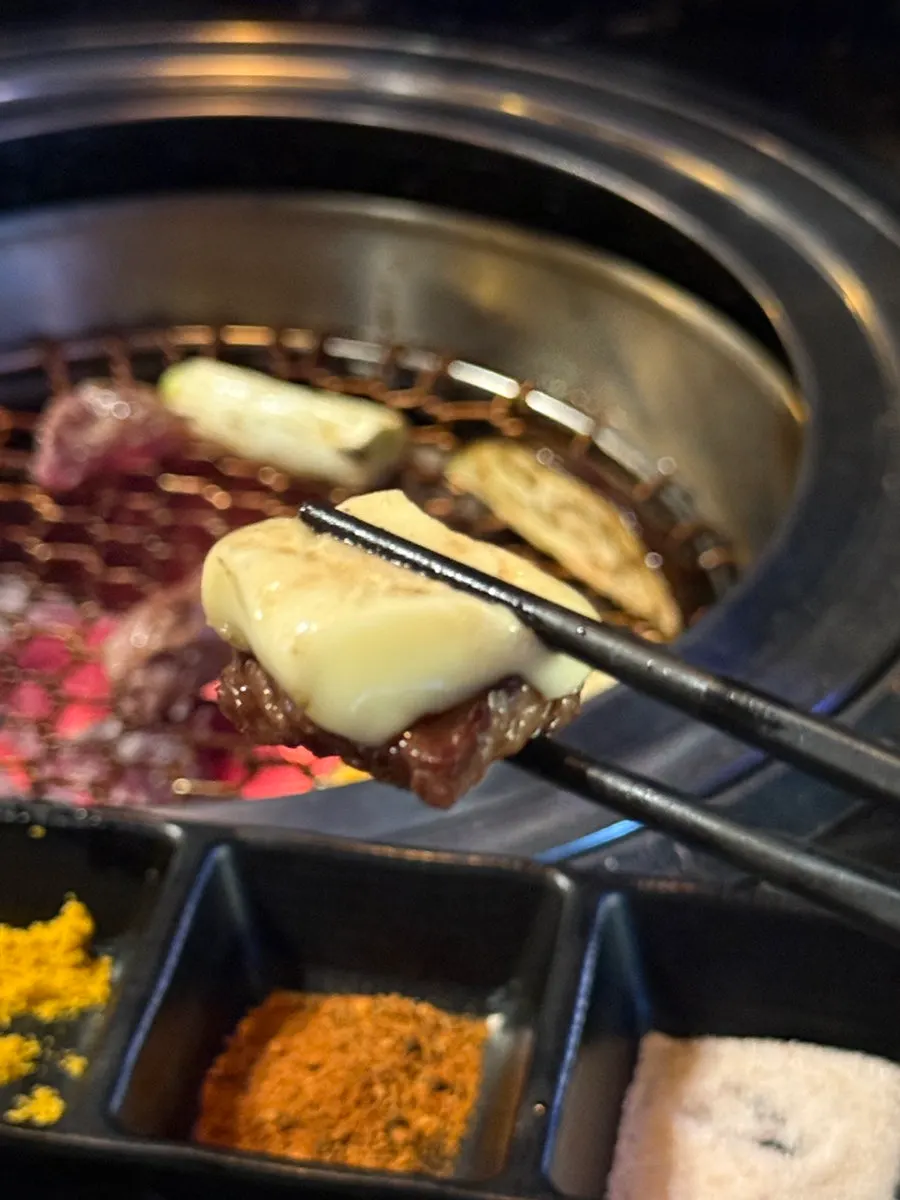 Jin-galbisal dipped in sauce