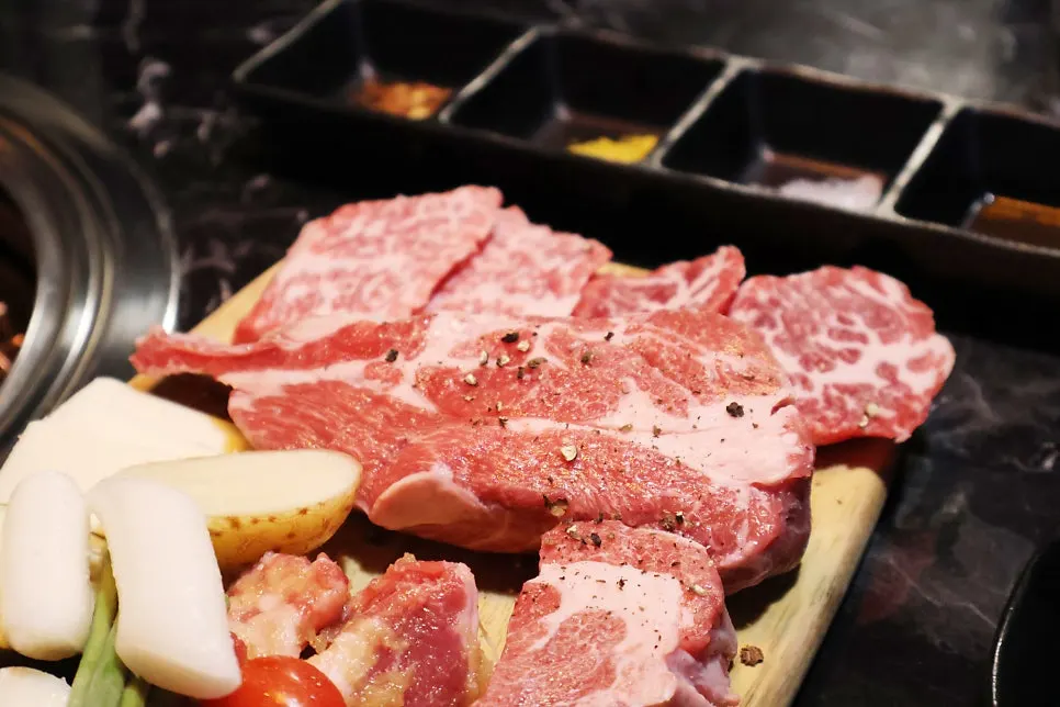 버섯 대파 방울토마토 곁들임 채소