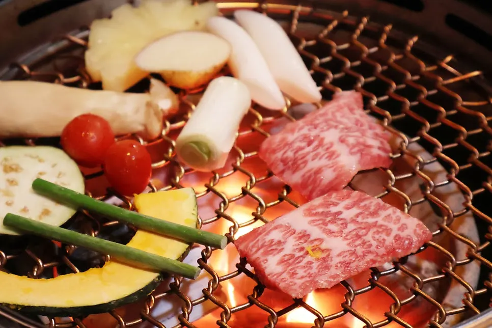 세트에 포함된 된장찌개와 구워먹는 치즈