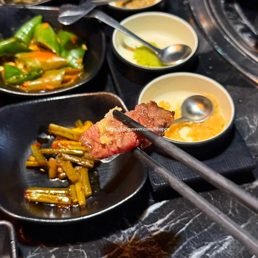 A piece of jingalbisal grilled over charcoal