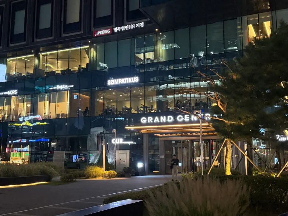 Exterior of Yunseul Seoul Station on Grand Central's 1st floor