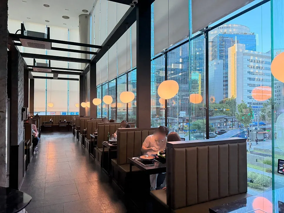 Window seat with outdoor view at Yunseul Seoul Station