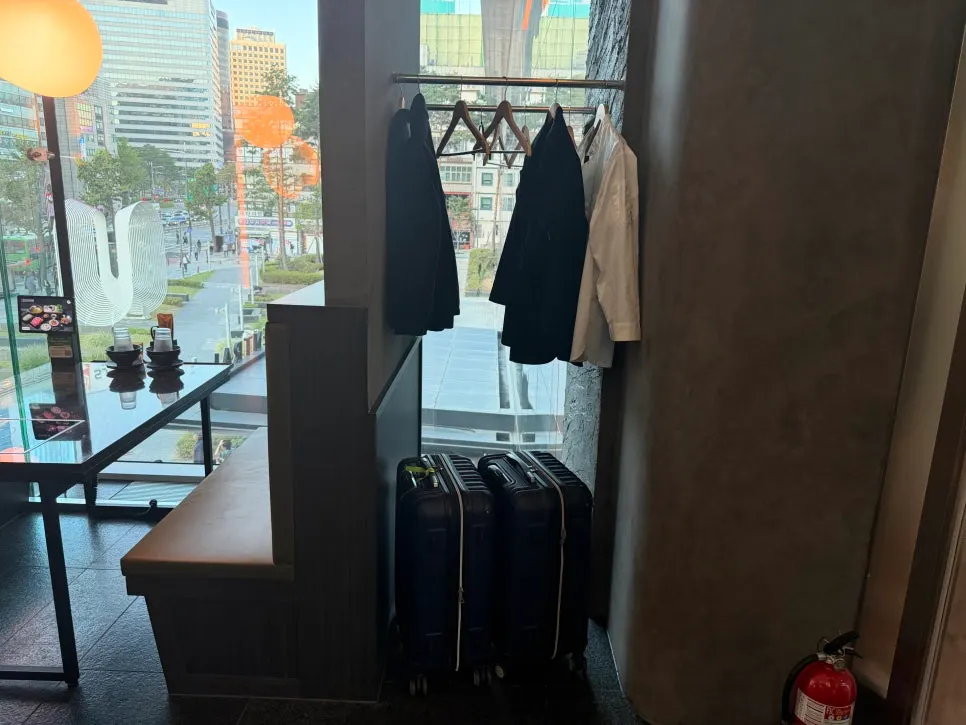 Table for larger groups at Yunseul Seoul Station