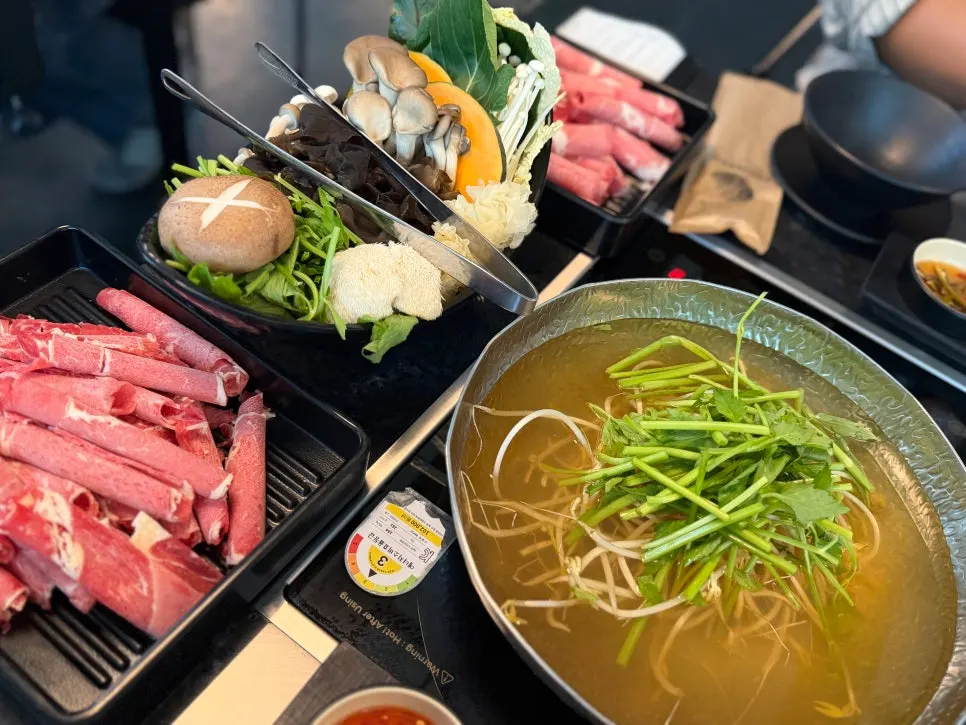 Clear anchovy broth set for two, table setting