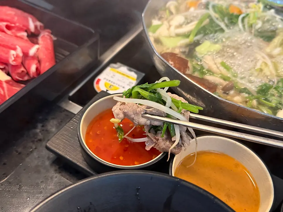 Seoul Station shabu-shabu with meat instead of jeon and carrier storage space, Yunseul Seoul Station