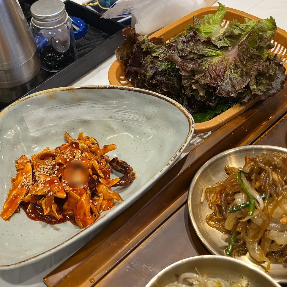 Full table spread of the 3-person grilled bulgogi set at Yun Sikdang