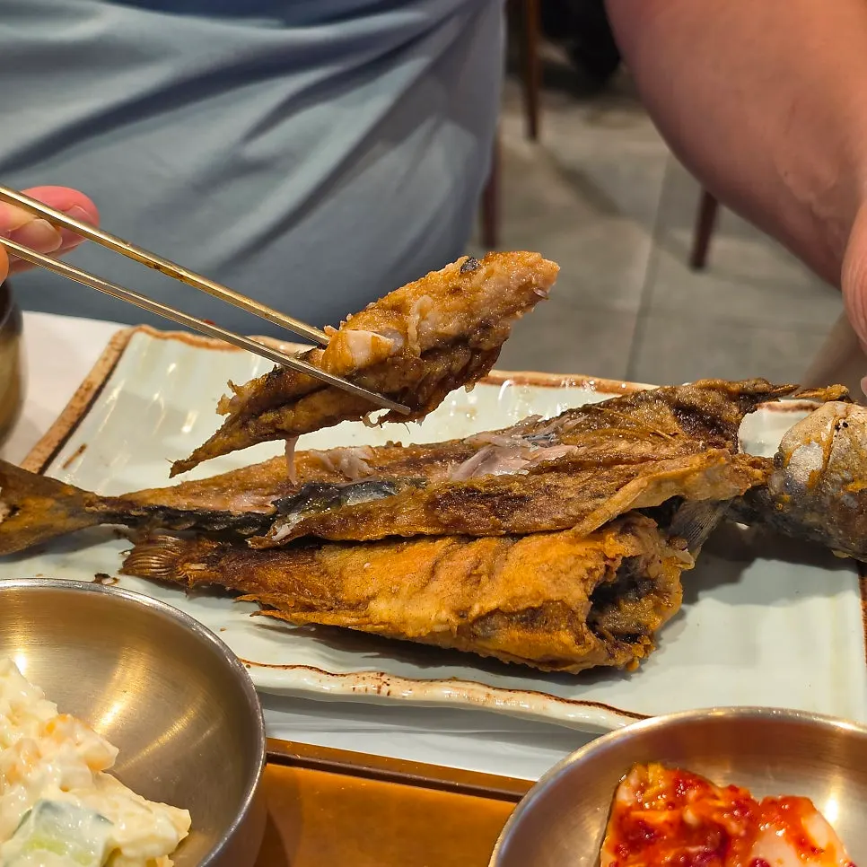 Plate of grilled fish at Yun Sikdang