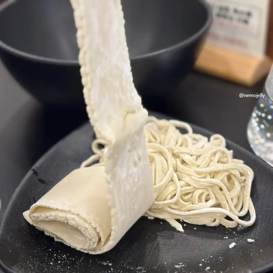 Kalguksu noodles to add to shabu-kalguksu