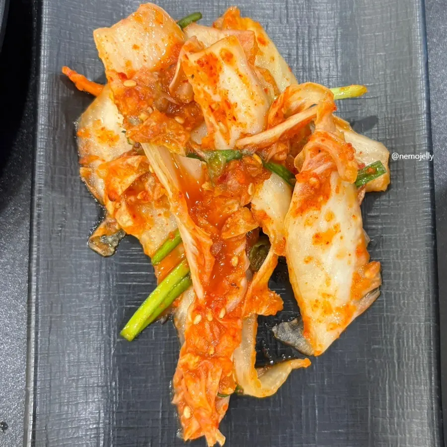 Fresh kimchi and self-service bar guide