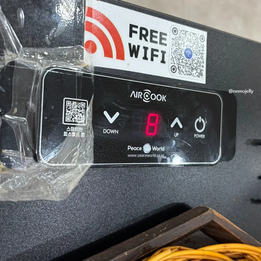 Guide to using the induction cooktop power button