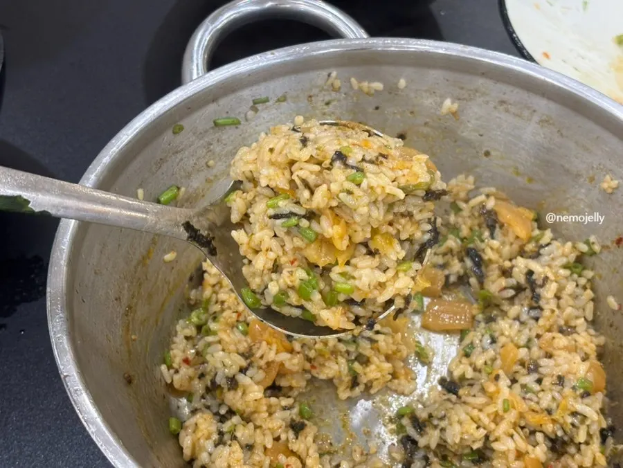Fried rice being made at the table