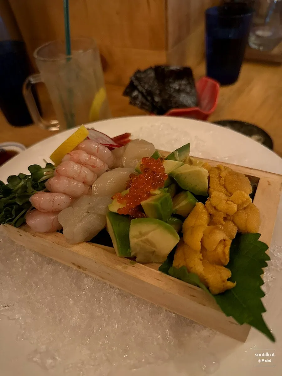 Yoran's uni sampling special on a plate