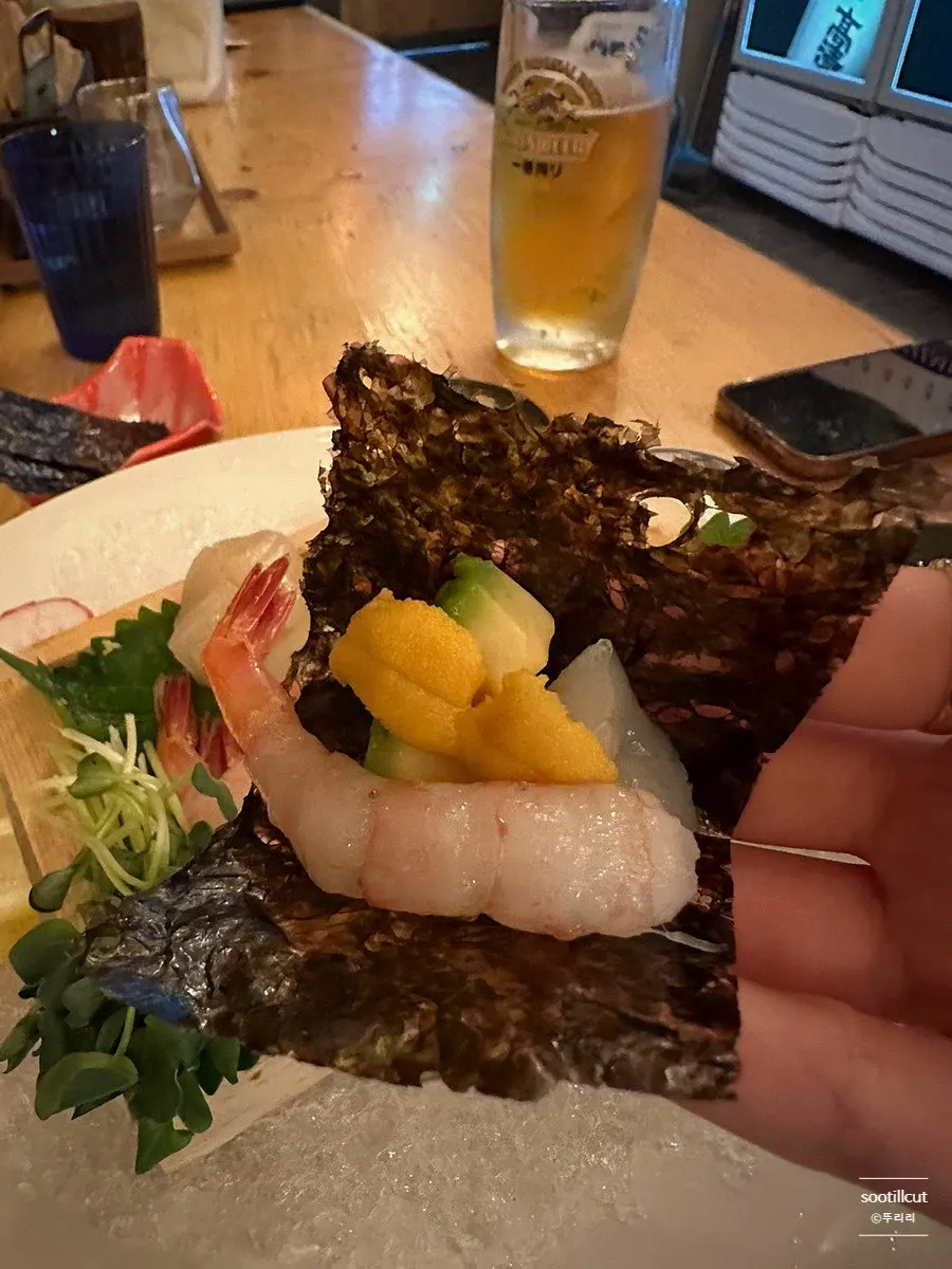Uni sampling combination wrapped in seaweed