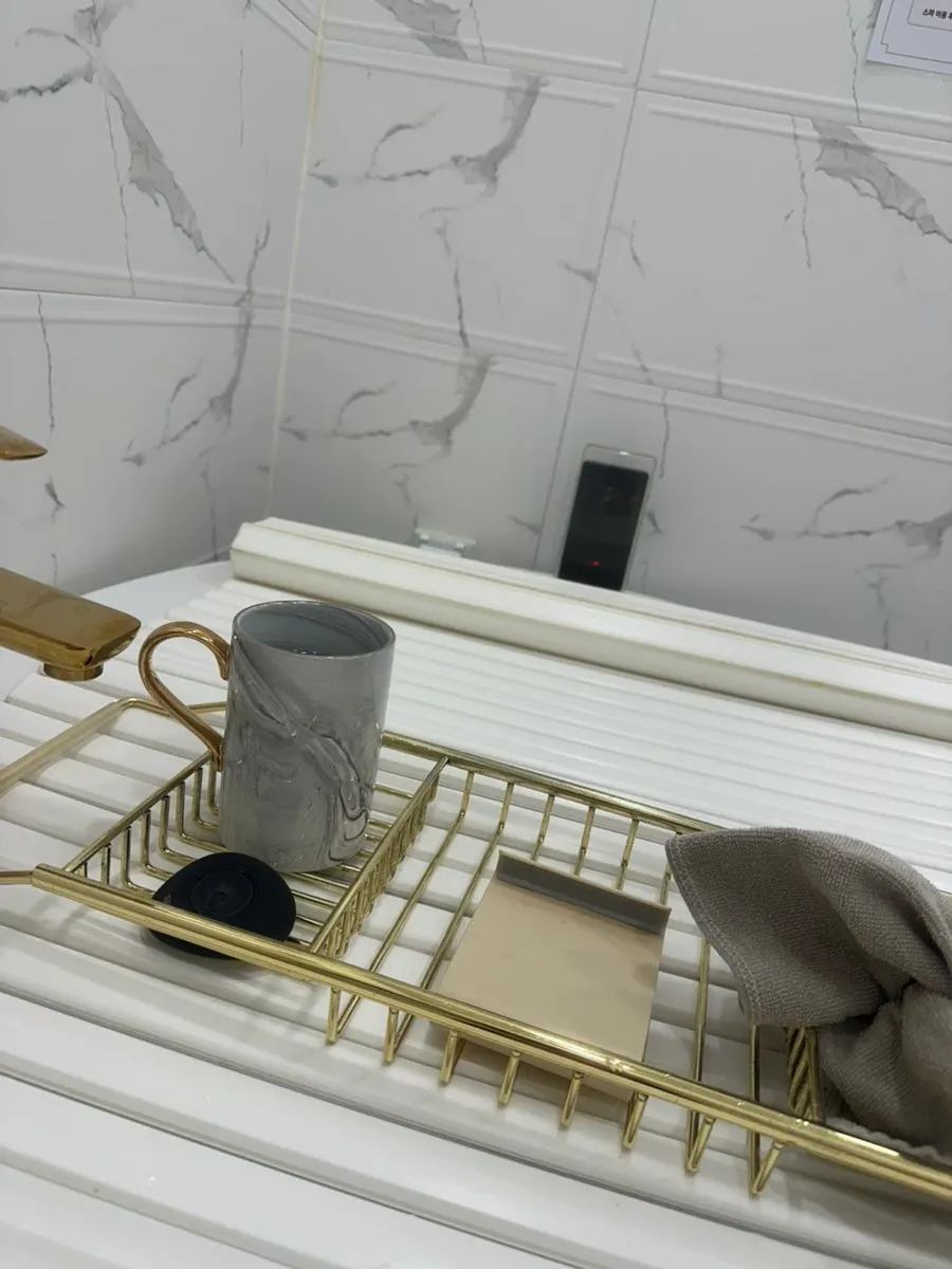 The bath tub during the 20-minute EMS spa session