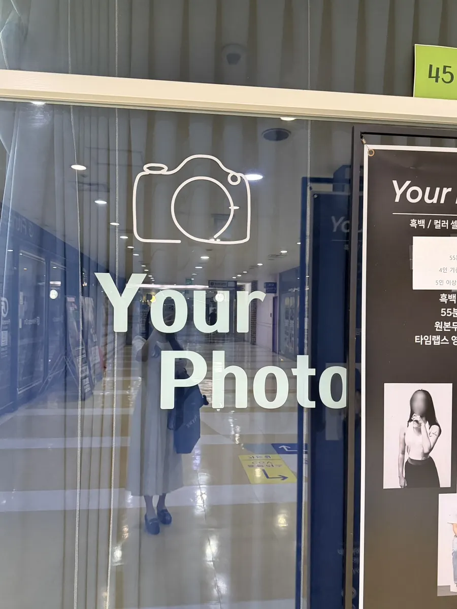 A shot taken inside the private, unmanned self-photo studio room