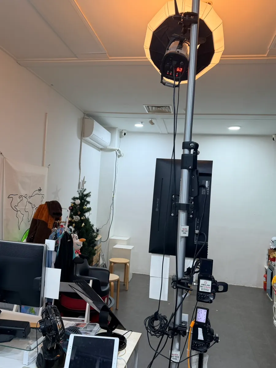 A fully set-up shooting camera with instructions nearby