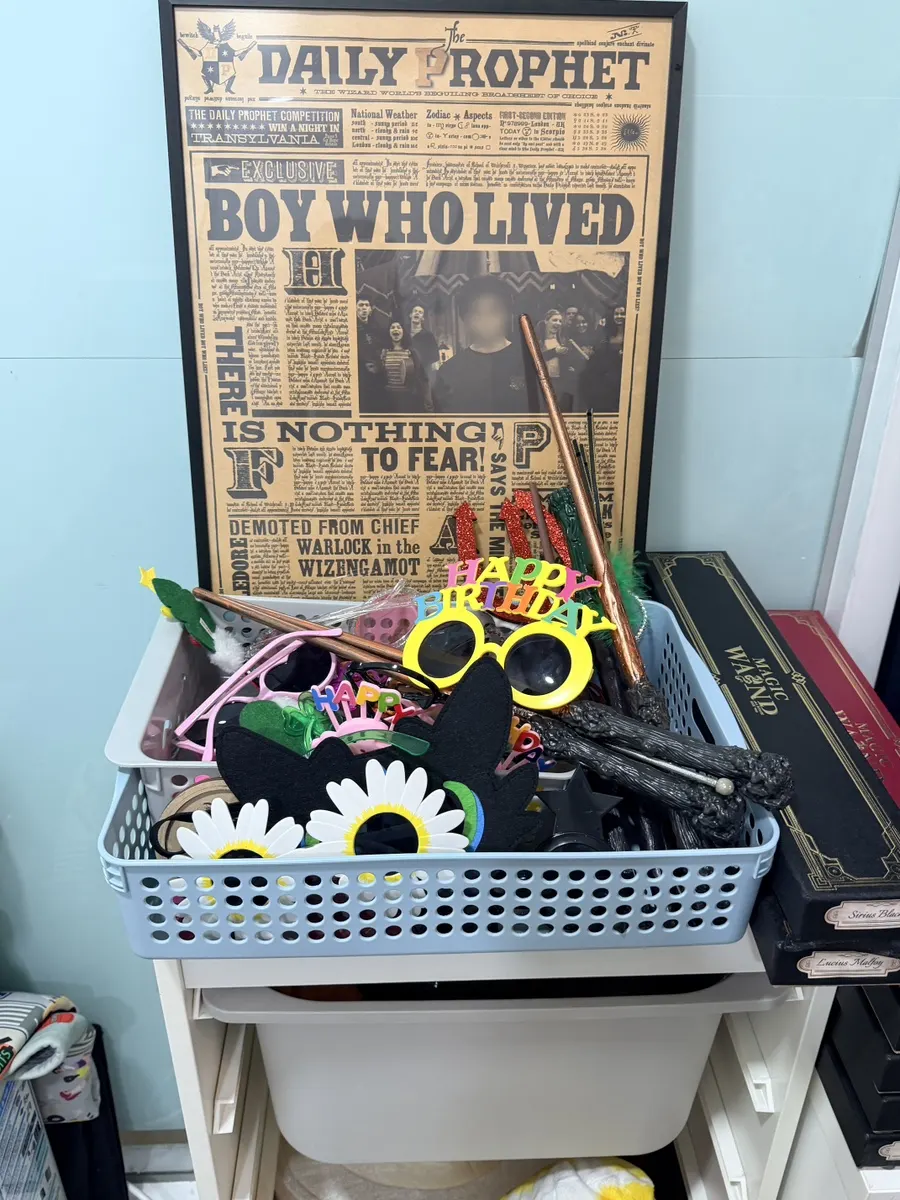 Display of fake flower bouquets, sunglasses, and headbands