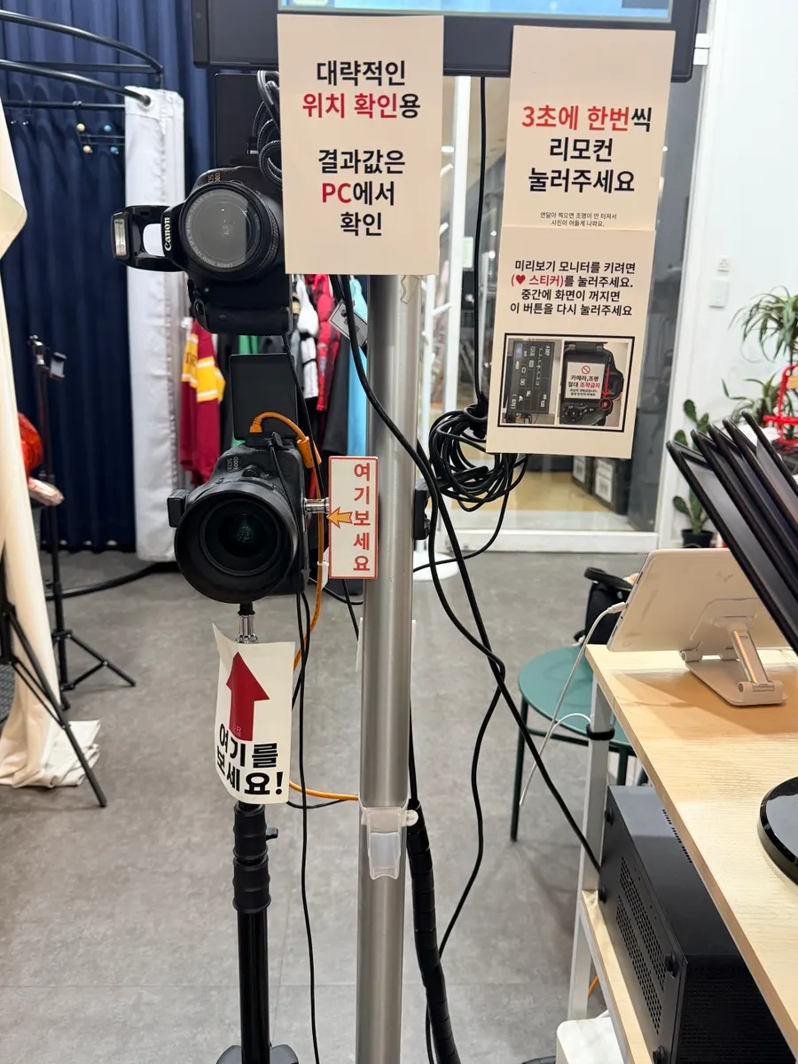 The wired remote used for self-shooting