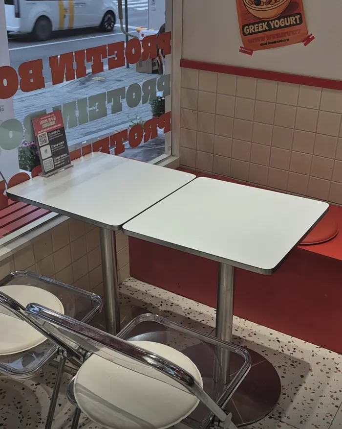 Y-Stave Diet Konkuk store busy with takeout customers