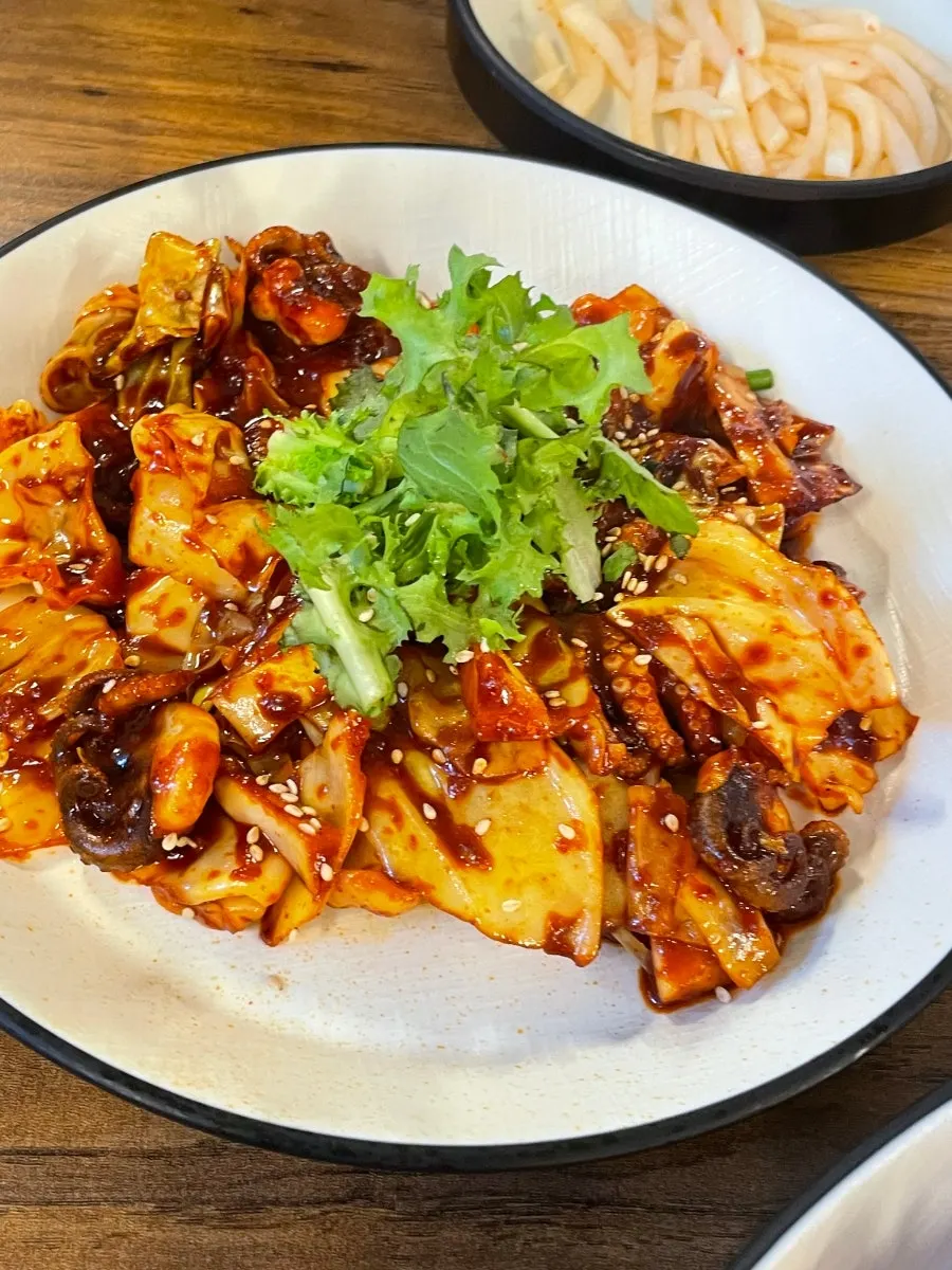 Spicy charcoal-grilled jjukkumi with a smoky char