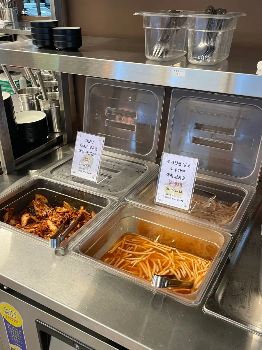 Kalguksu noodles topped with geotjeori kimchi