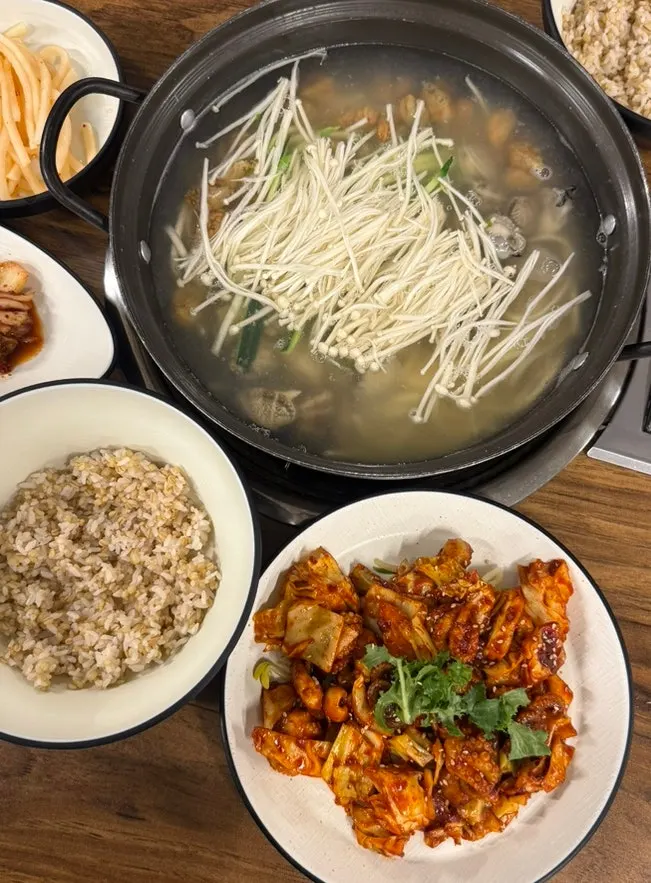 사이드로 주문한 날치알쌈 접시