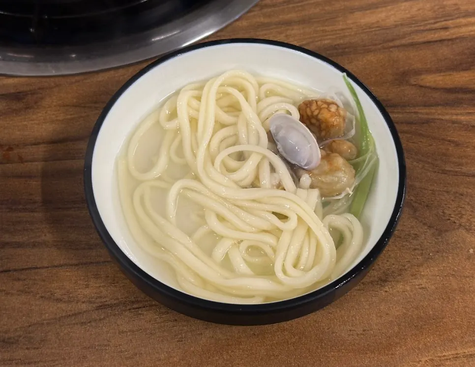 유자무생채와 함께 먹는 칼국수