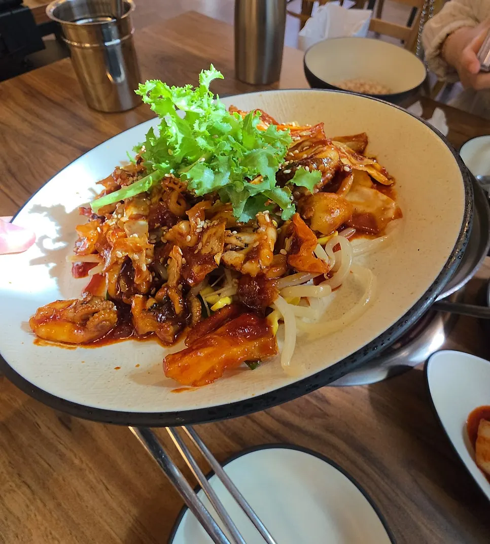 아삭한 기본 반찬 접시