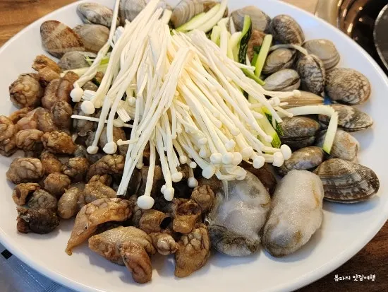 칼국수 쭈꾸미정식 2인 상차림