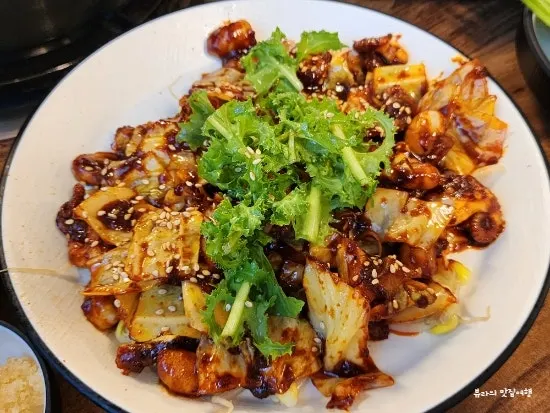 직화 쭈꾸미 볶음 한 접시