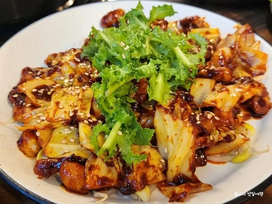 숯불향 나는 직화 쭈꾸미 클로즈업