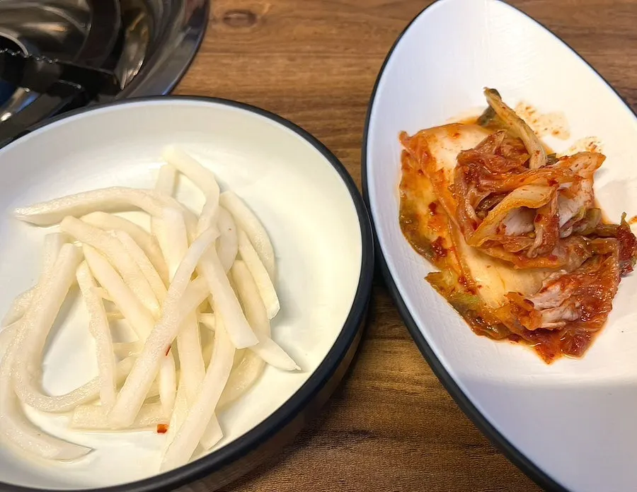 김치 겉절이와 유자 무생채 밑반찬