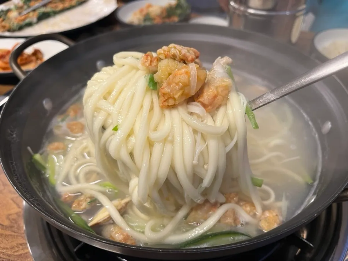 통통한 활바지락 살과 굴 건더기